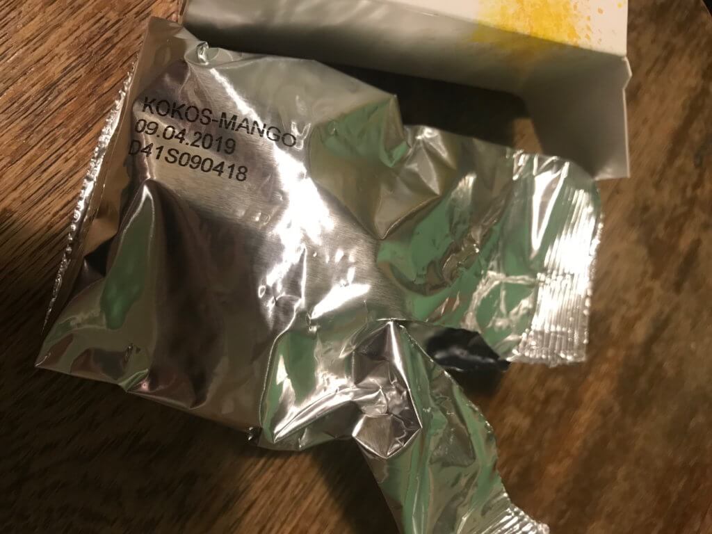 Frau Ultrafrisch Smothie Snacks Mango Kokos Verpackung offen